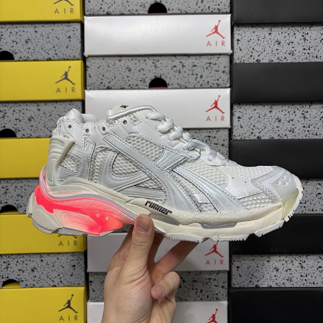 Balenciaga Runner LED 7.5 (White) - Image 3