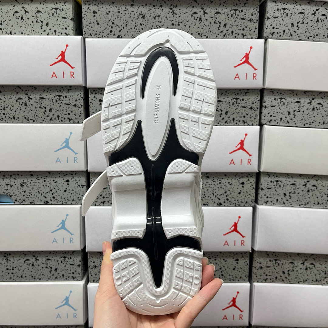 On Running Raf Simons Antei Low Top - Image 3