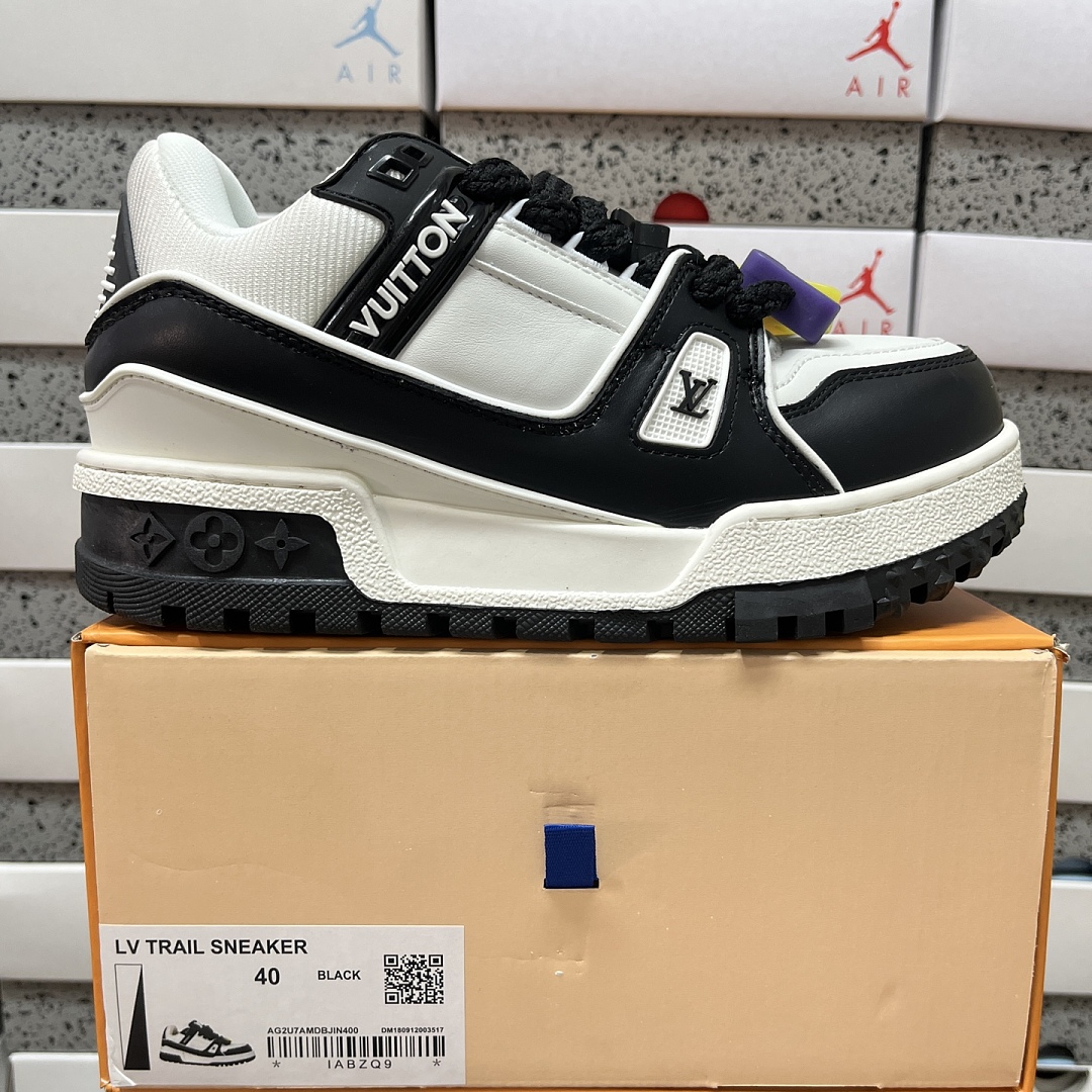 Louis Vuitton Trainer Maxi (White Black)
