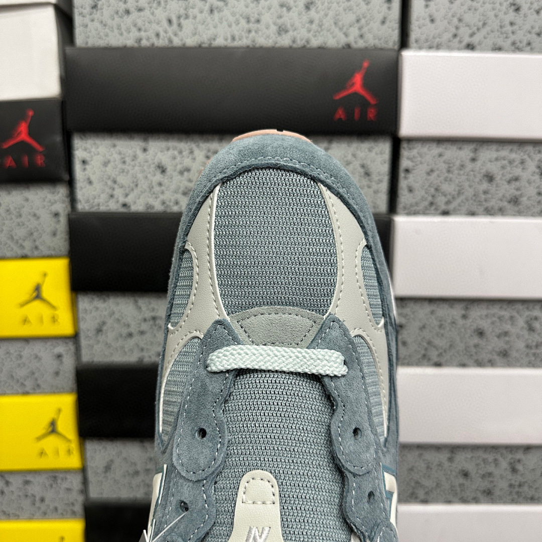 New Balance 992 MiUSA Kith Osaka Pack - Image 8