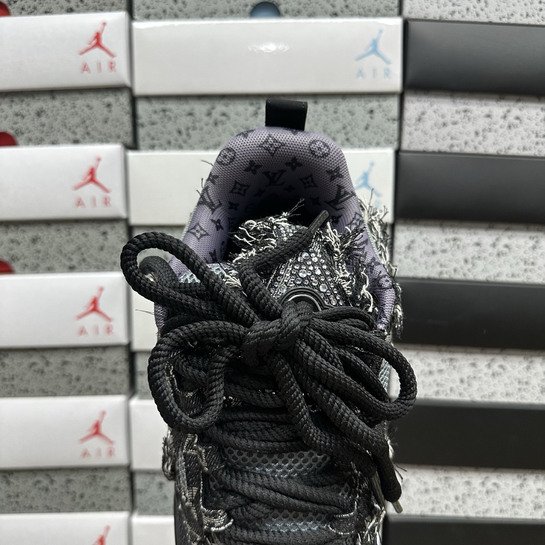 Louis Vuitton Skate Sneaker V3-11 - Image 2
