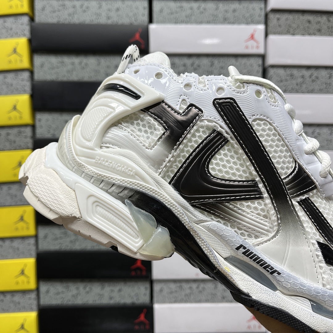 Balenciaga BLCG Runner 7.5 - Image 3