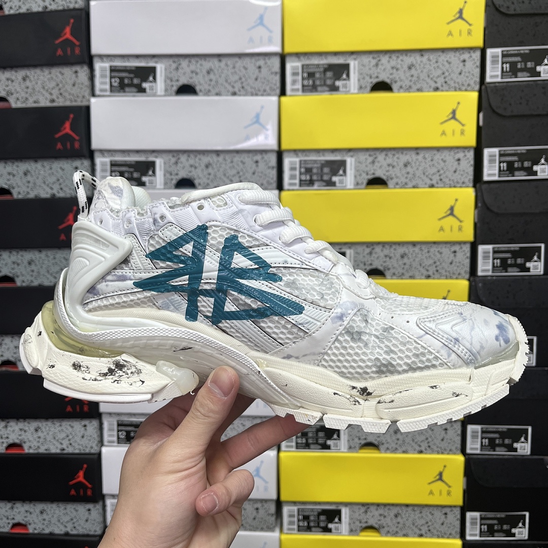 Balenciaga BLCG Runner 7.5 - Image 10