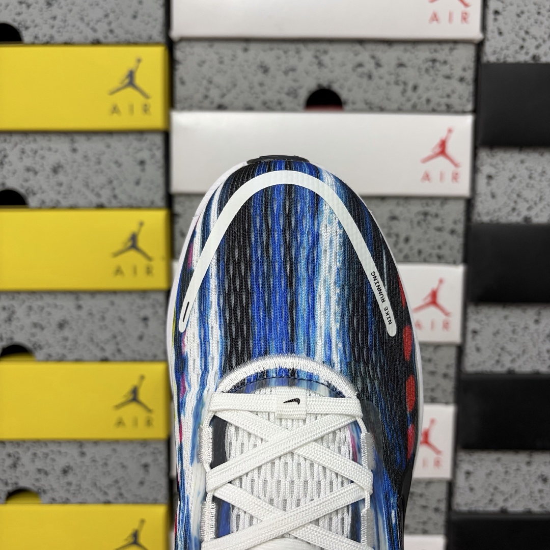 Nike Vomero 18 SE Light Trails - Image 9