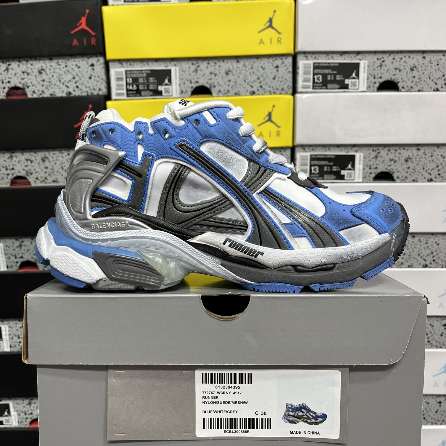 Balenciaga BLCG Runner 7.5 - Image 11