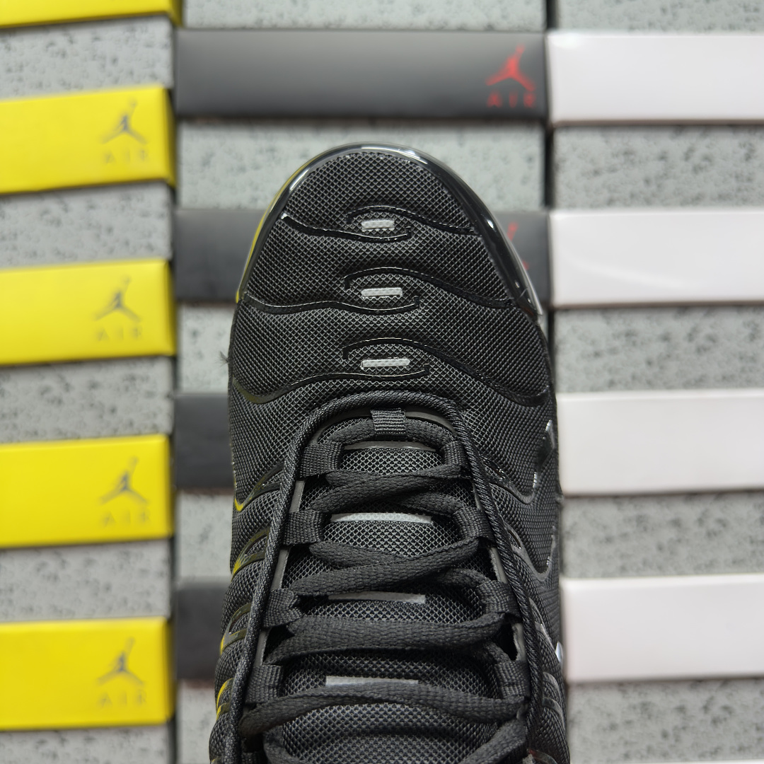 Nike Air Max Plus - Image 4