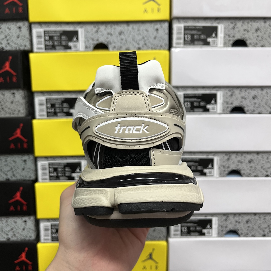 Balenciaga BLCG Track 3.0 - Image 6