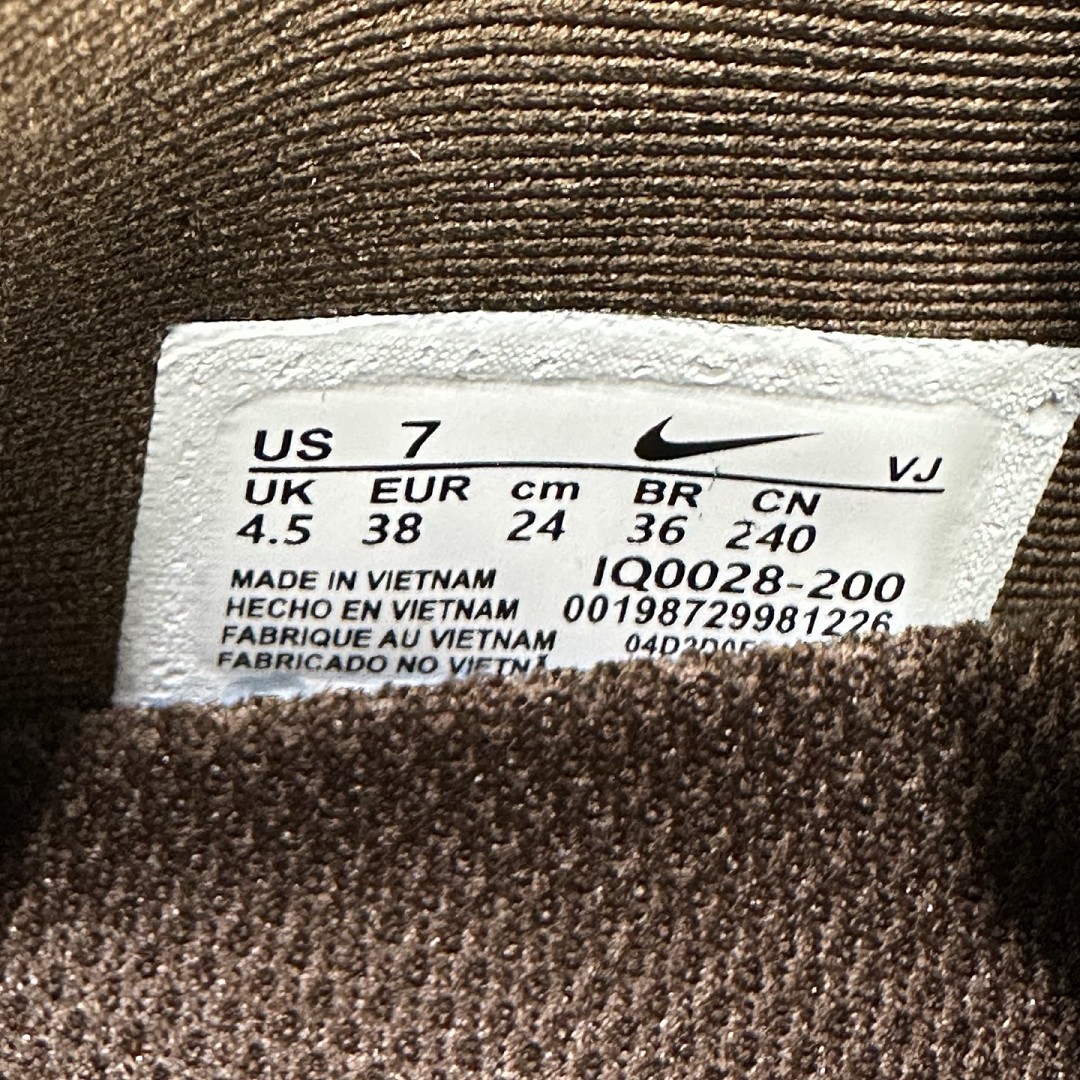Nike Vomero Premium Flat Stout - Image 10