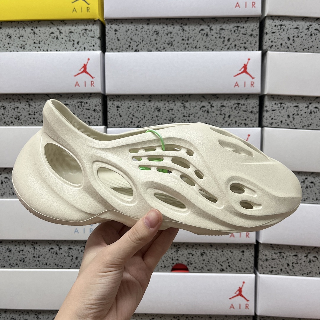 Adidas Slide/Foam Runner - Image 15