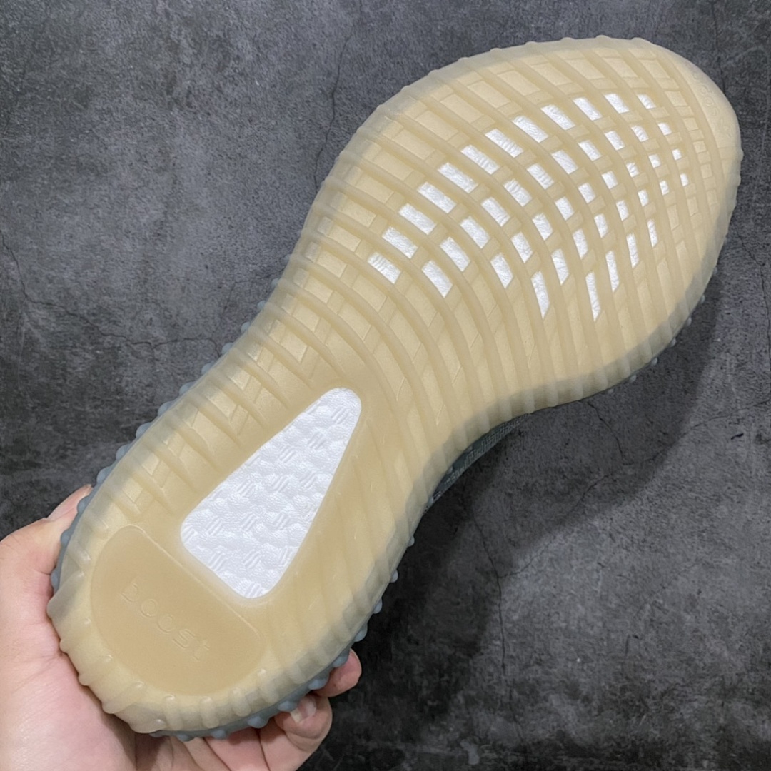 Adidas Yeezy - Image 2