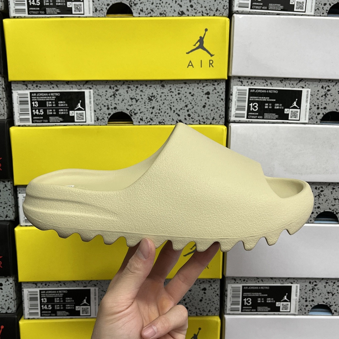 Adidas Kanye West X Yeezy Slide "Resin" - Image 5