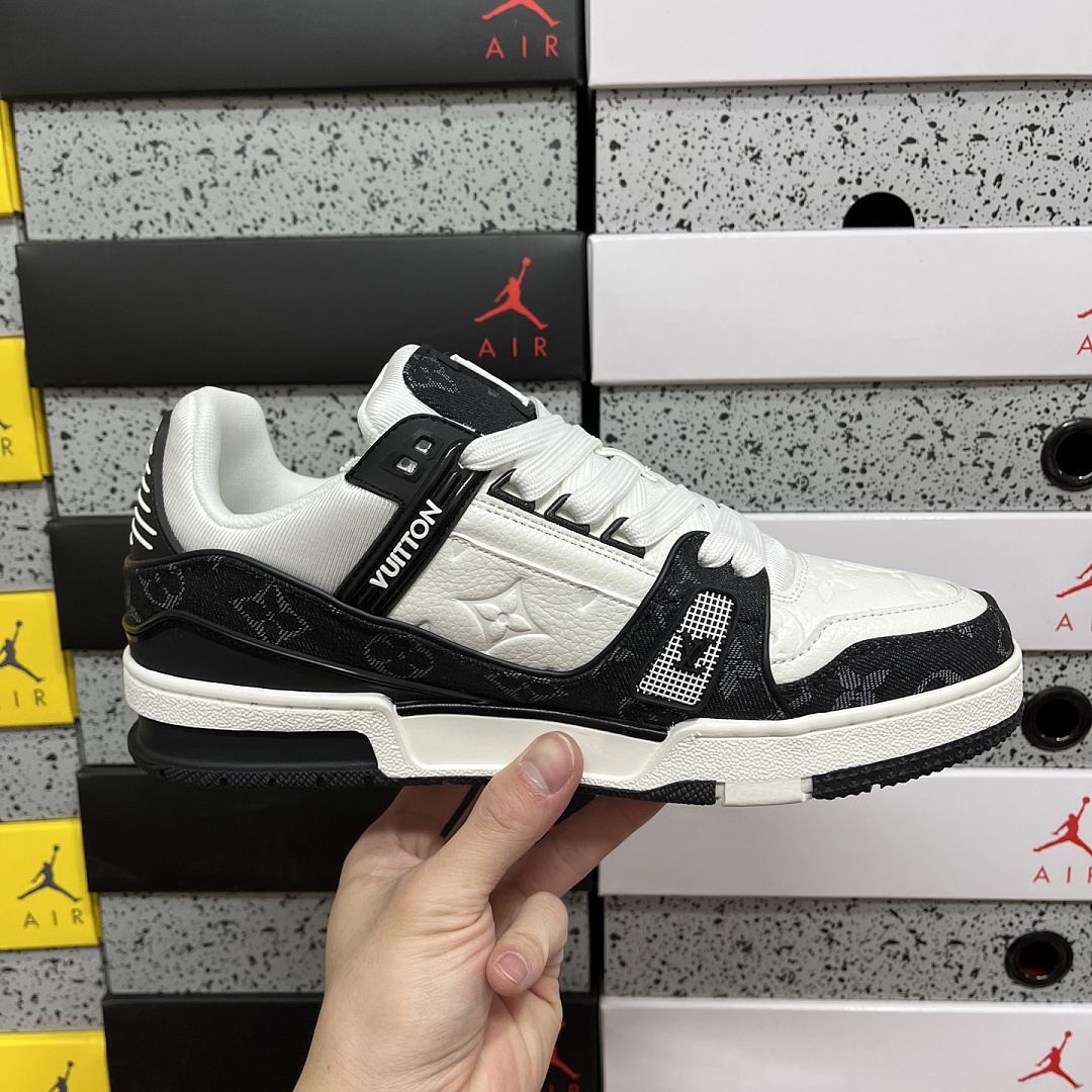 Louis Vuitton Trainer - Image 6