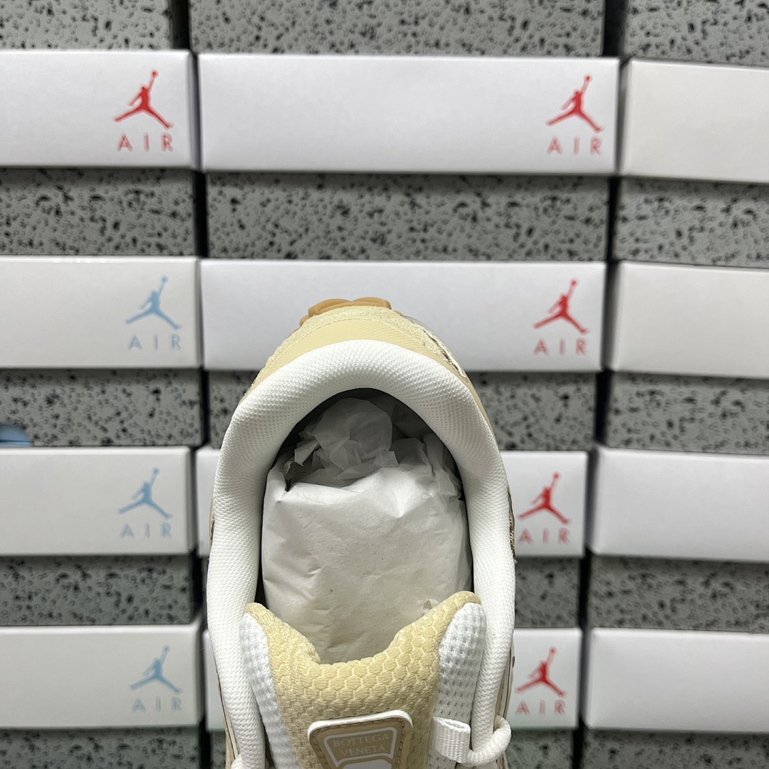 Bottega Veneta Orbit Surf Vapor BV - Image 7
