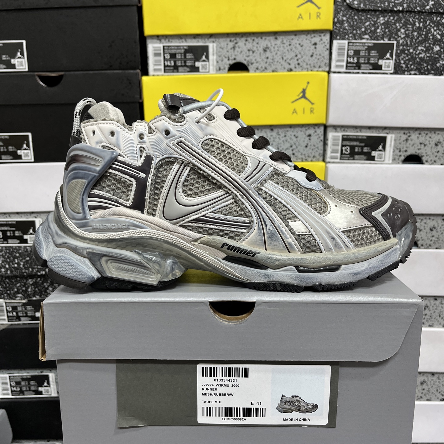 Balenciaga BLCG Runner 7.5 - Image 11