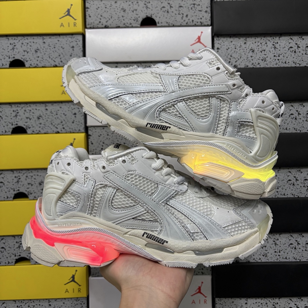 Balenciaga Runner LED 7.5 (White) - Image 11