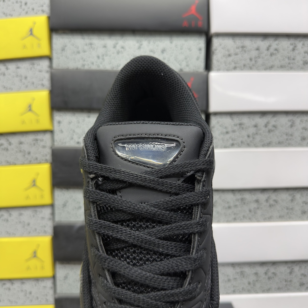 On Running Ozweego 3 Raf Simons - Image 5