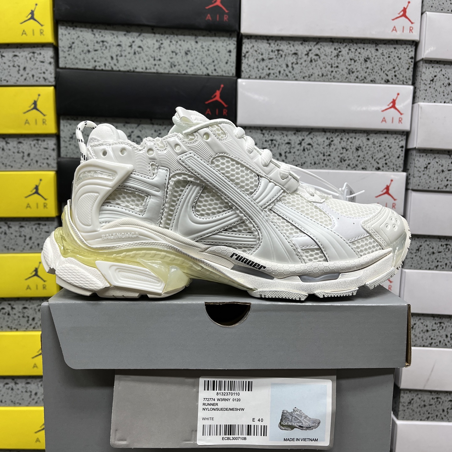 Balenciaga BLCG Runner 7.5 - Image 11