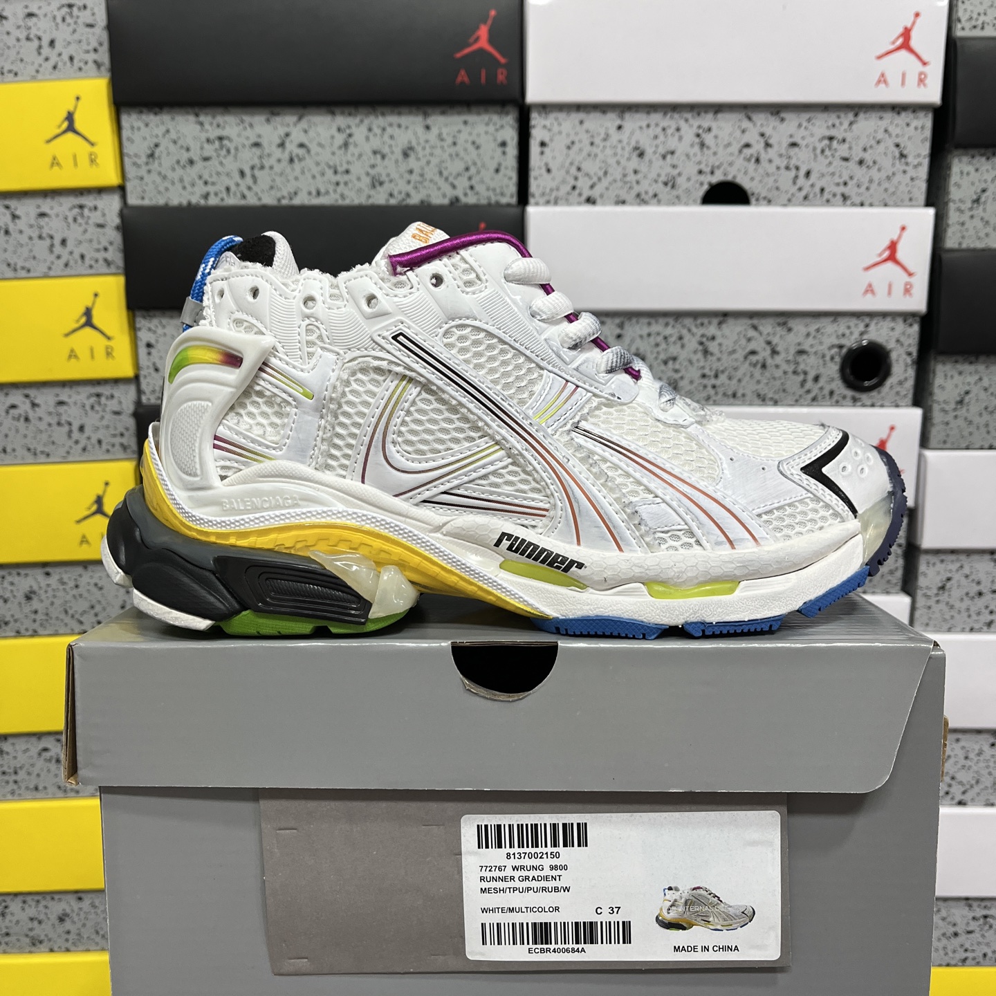 Balenciaga BLCG Runner 7.5 - Image 11