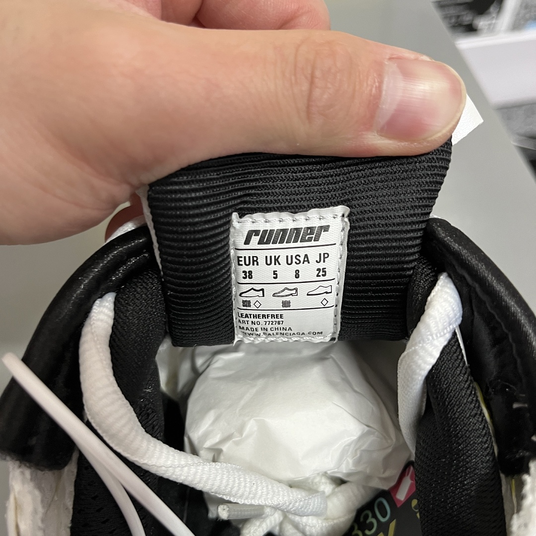 Balenciaga BLCG Runner 7.5 - Image 8