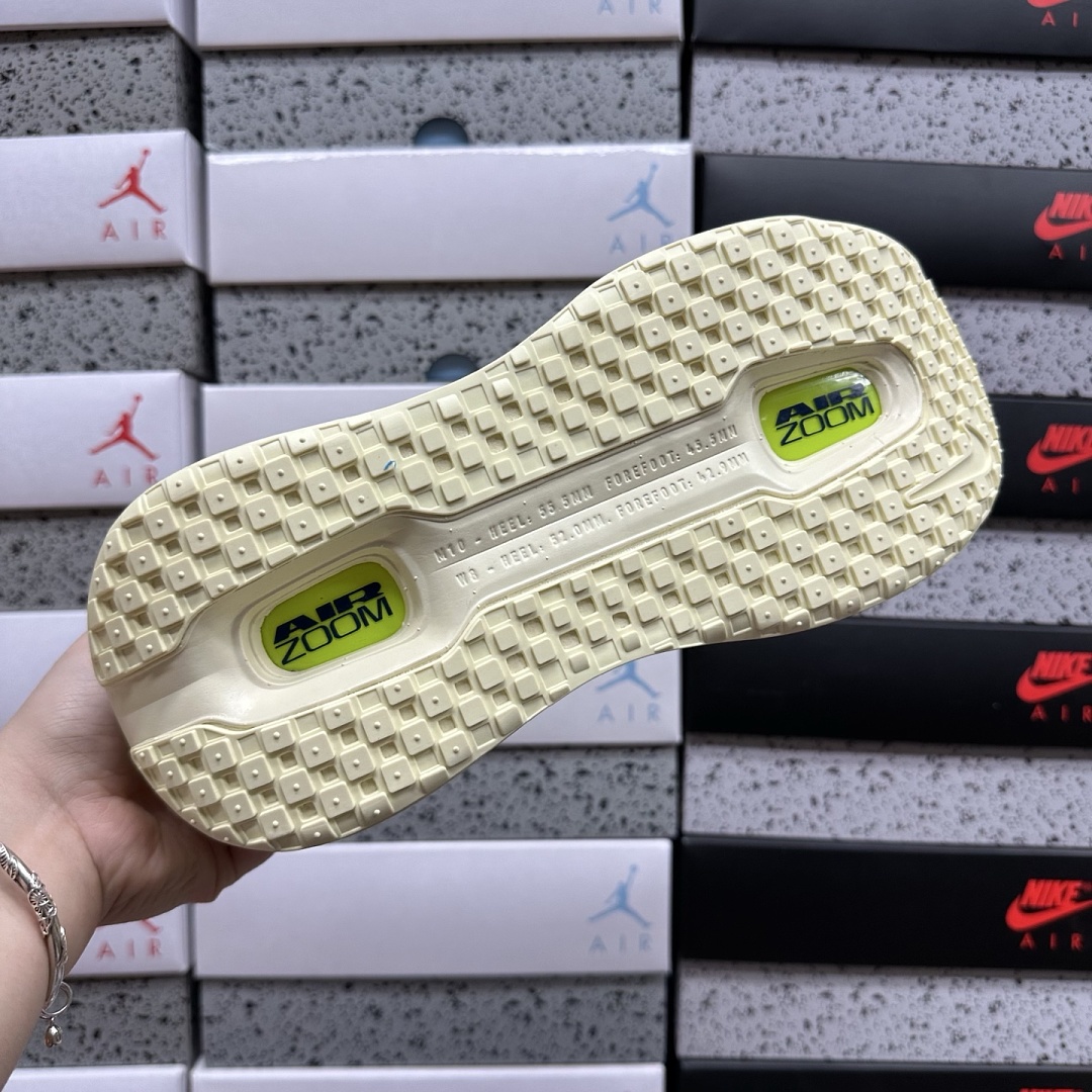 Nike Vomero Premium Alabaster - Image 9