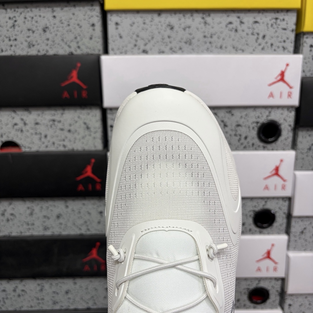 On Running Cloudsolo LOEWE (White Light Grey) - Image 3