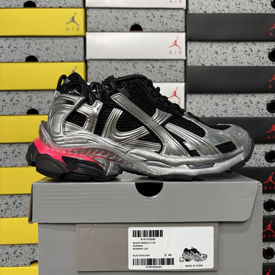 Balenciaga BLCG Runner 7.5 Black Silver LED
