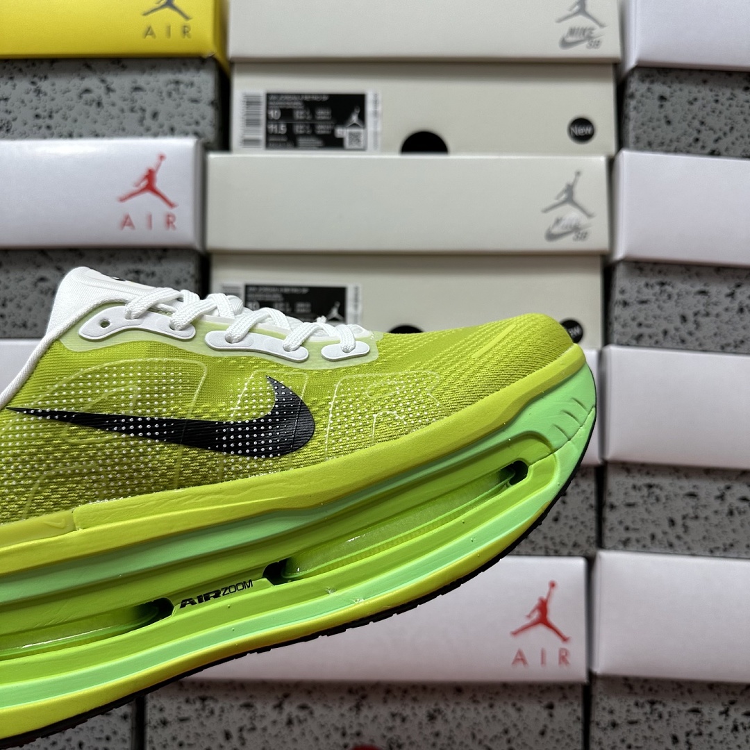 Nike Vomero Premium HQ2050-558 - Image 8