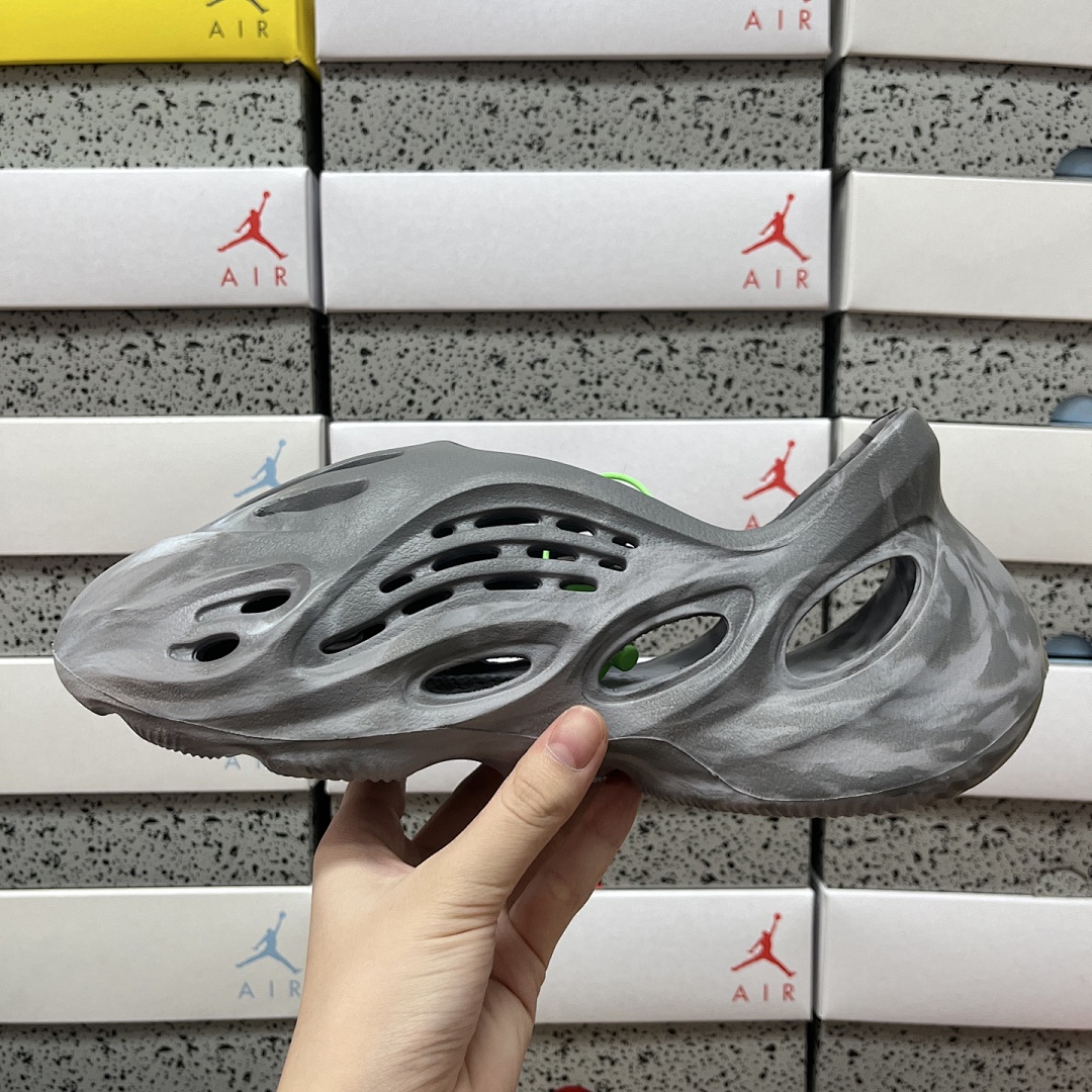 Adidas Slide/Foam Runner - Image 2