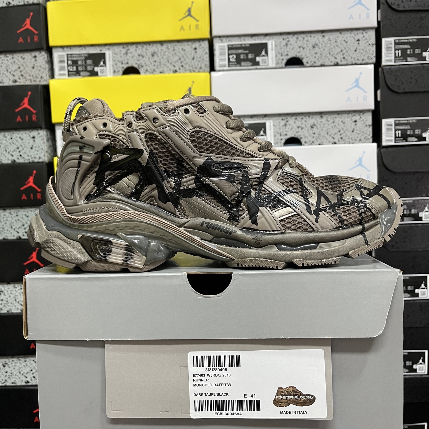Balenciaga BLCG Runner 7.0 - Image 11