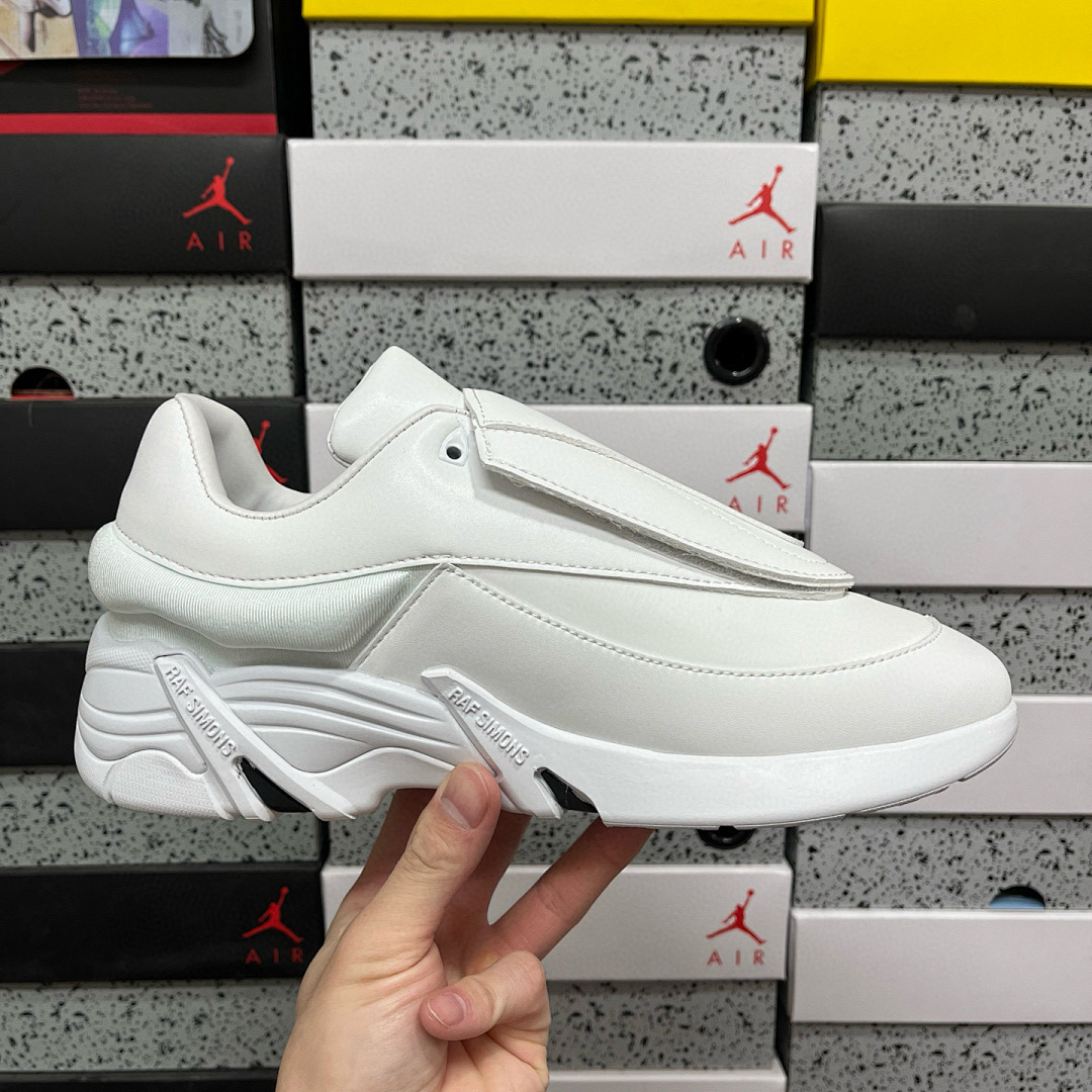 On Running Raf Simons Antei Low Top Wgite - Image 9
