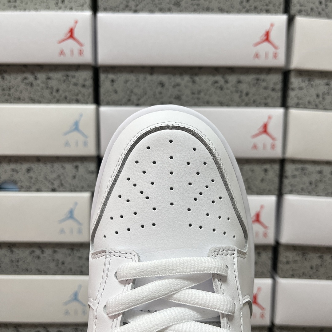 Nike SB Dunk Low Supreme 94 White Metallic Silver Collab (Grey) - Image 6