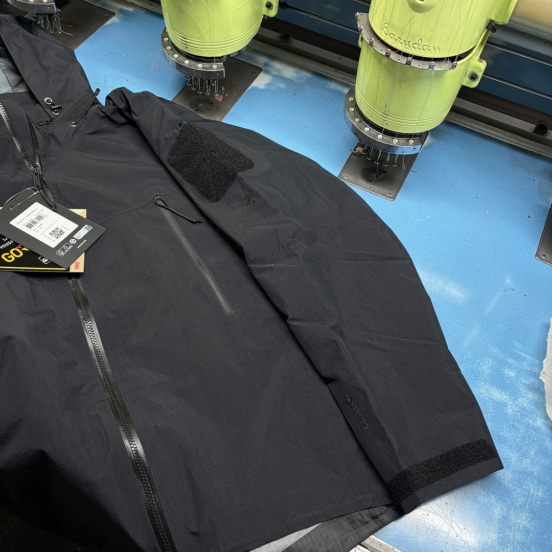 Arc'teryx Alpha Jacket (Gen2.2) - Image 4