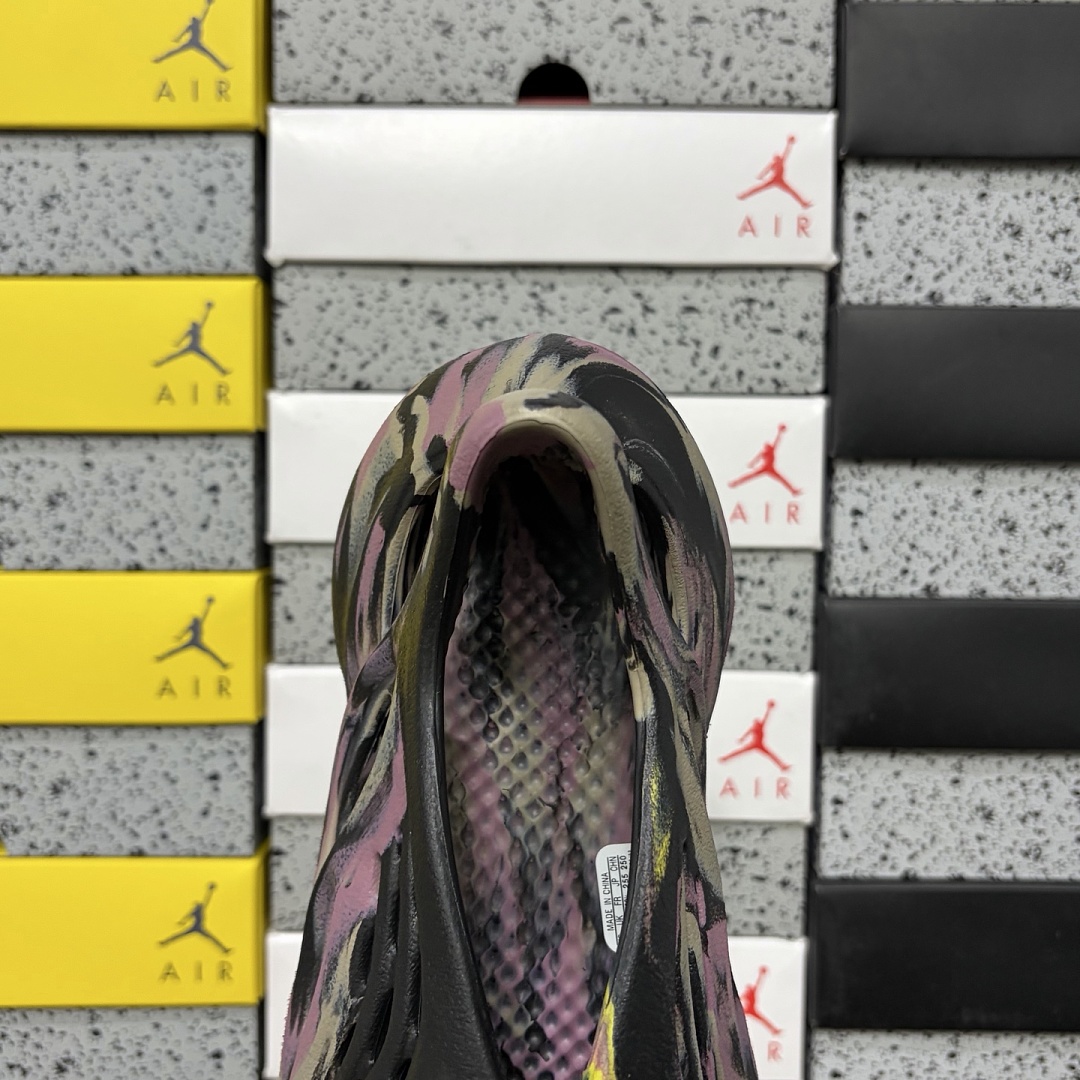 Adidas Yeezy Foam RNR MX Carbon Clogs - Image 4