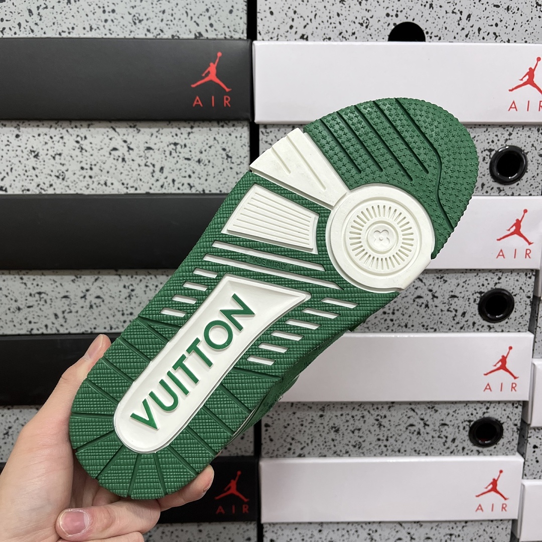 Louis Vuitton Trainer - Image 9