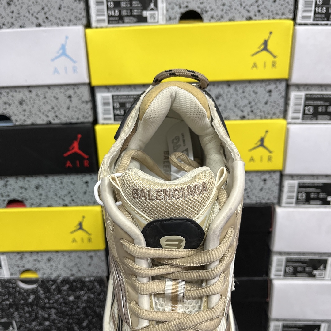 Balenciaga BLCG Runner 7.0 - Image 9