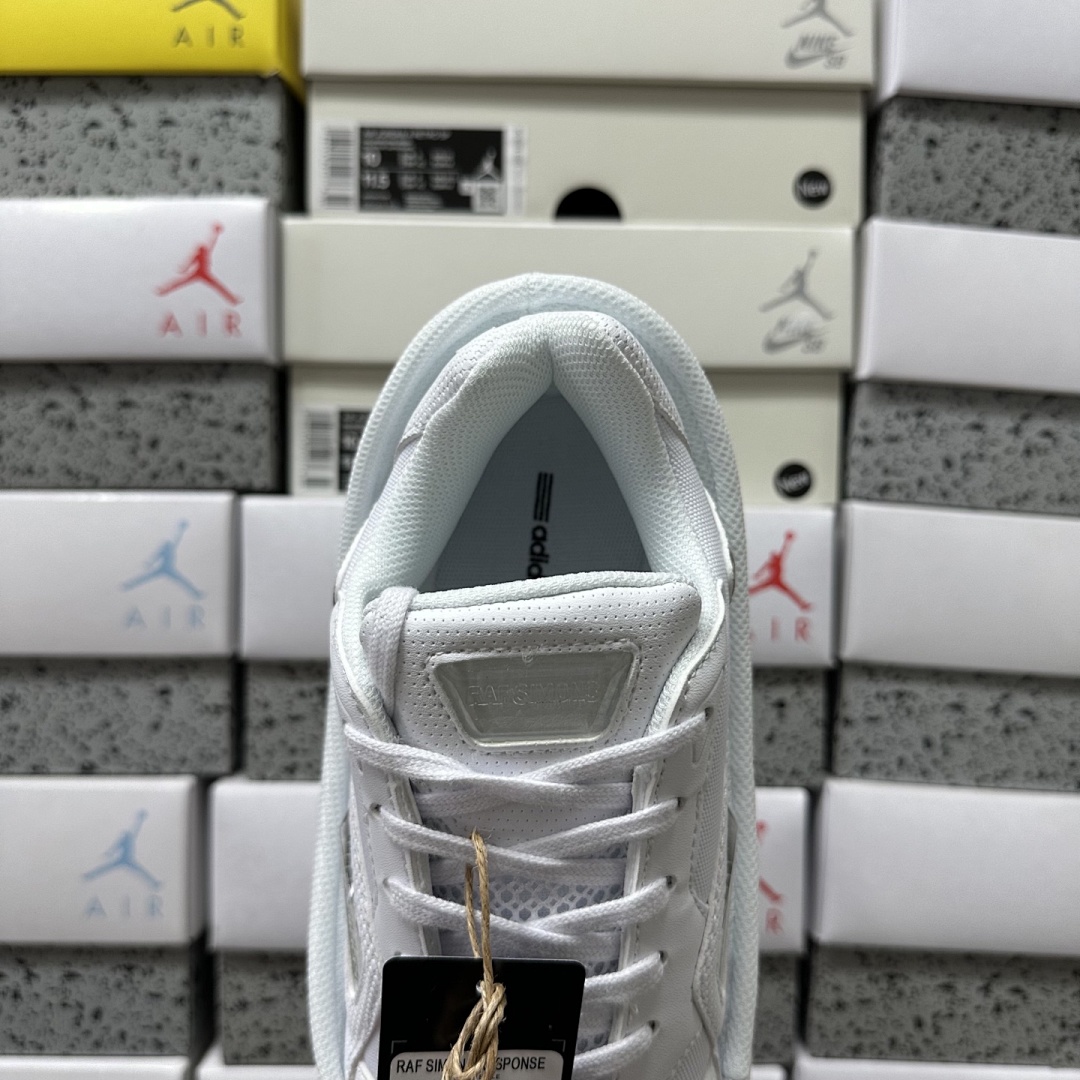 On Running Response Trail 2 Raf Simons - Image 10