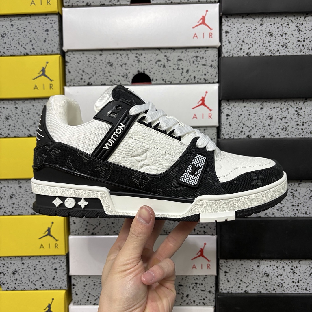 Louis Vuitton Trainer - Image 10