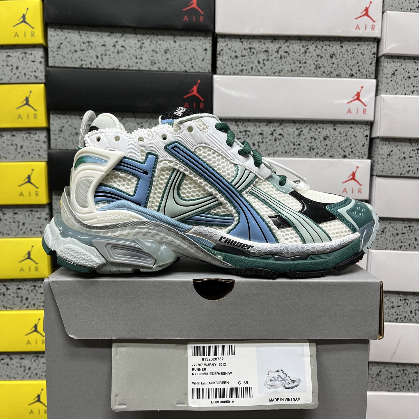 Balenciaga BLCG Runner 7.5 - Image 11