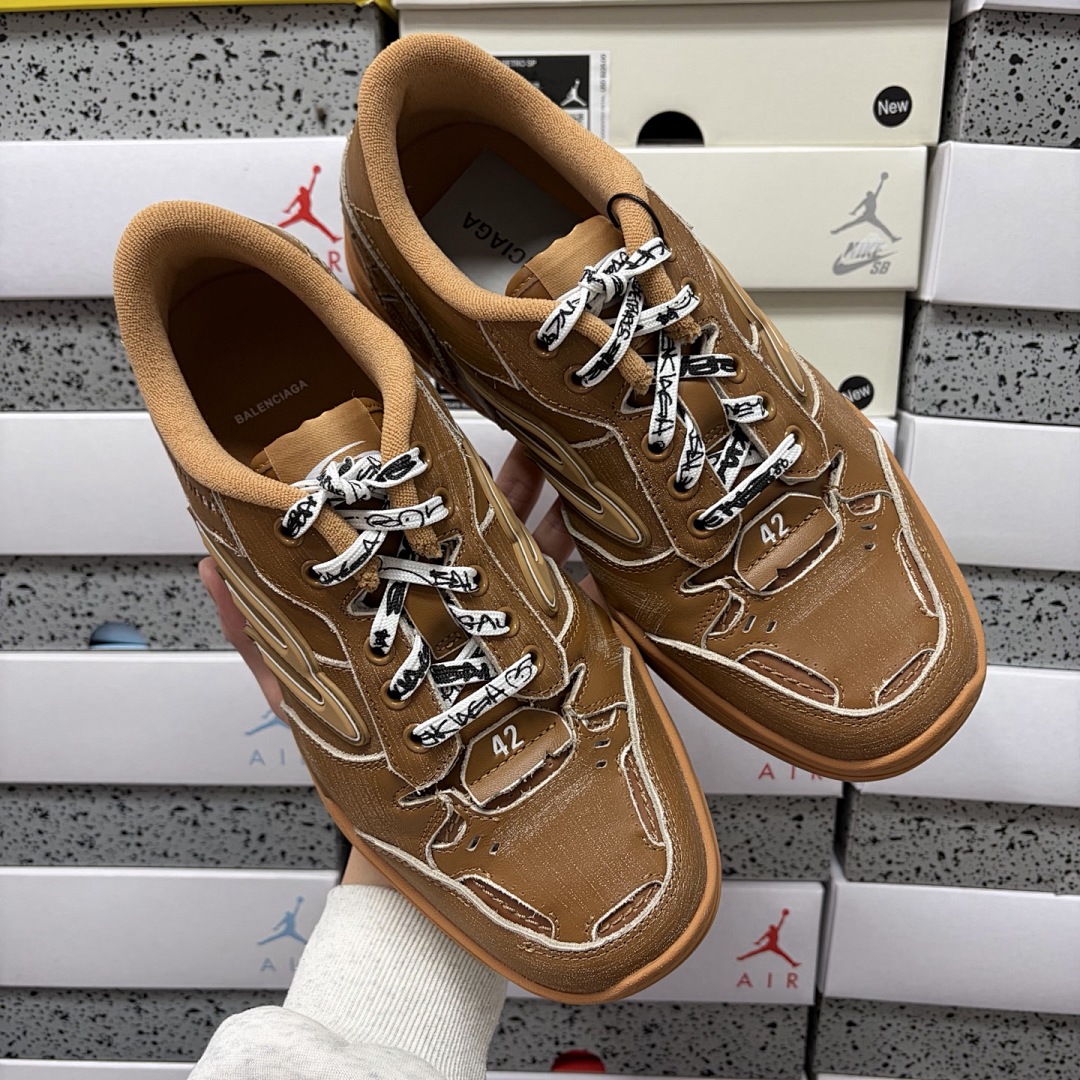 Balenciaga Hamptons Sneakers 18 Gen - Image 3