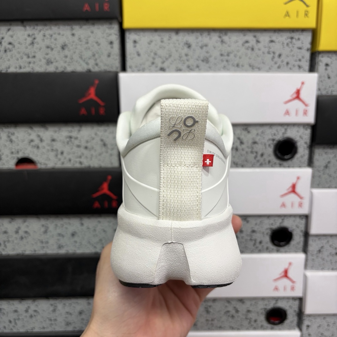 On Running Cloudsolo LOEWE (White Light Grey) - Image 7