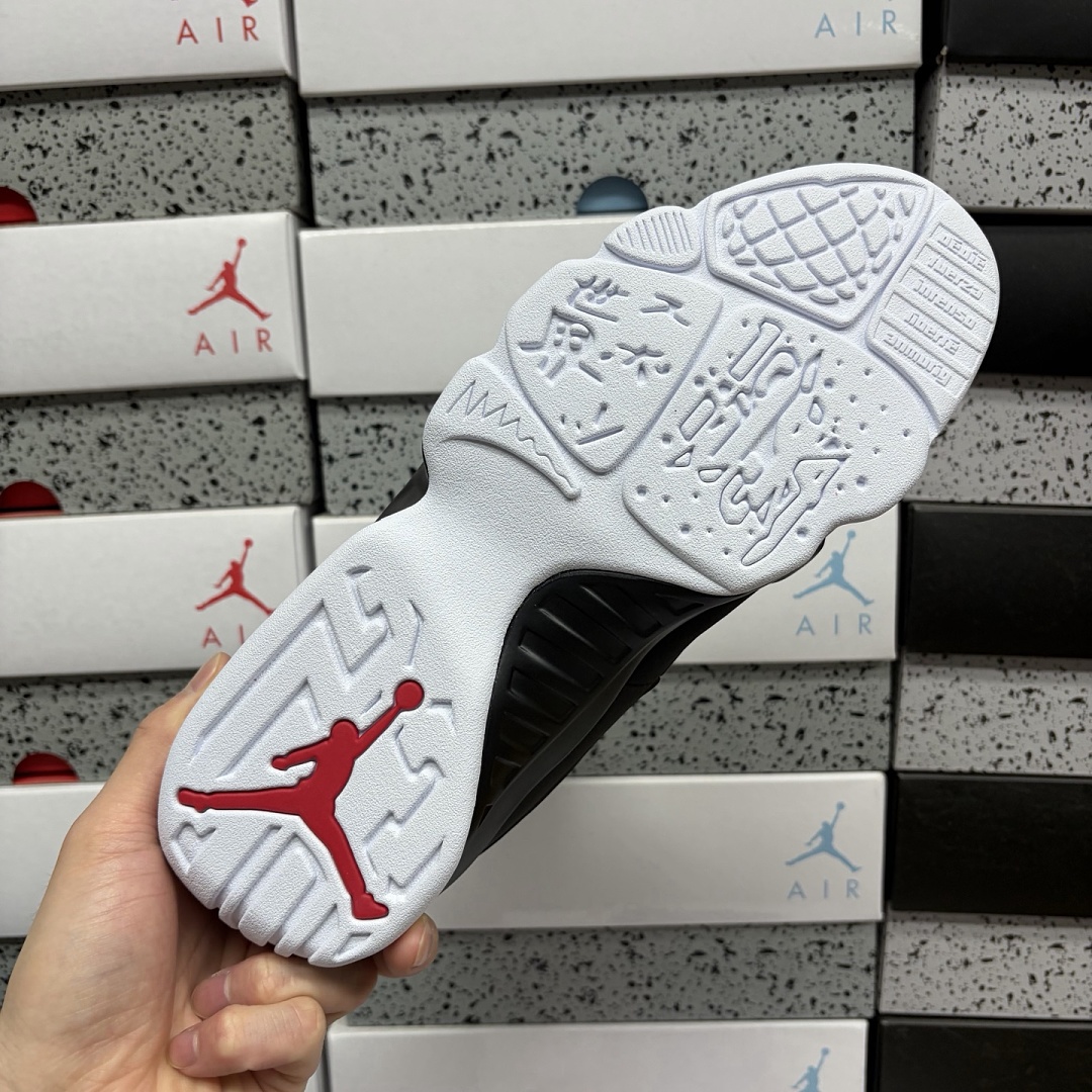 Nike OG Space Jam 9 - Image 10