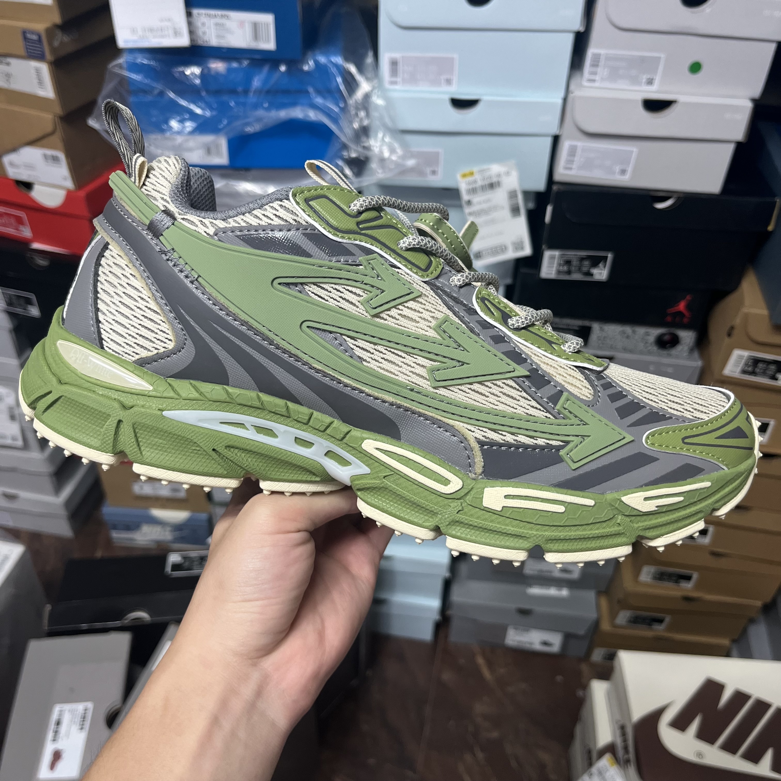 Off-White Be Right Back - Image 9