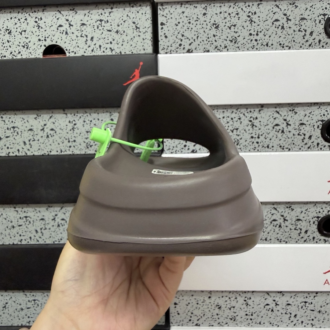 Adidas Slide/Foam Runner - Image 61