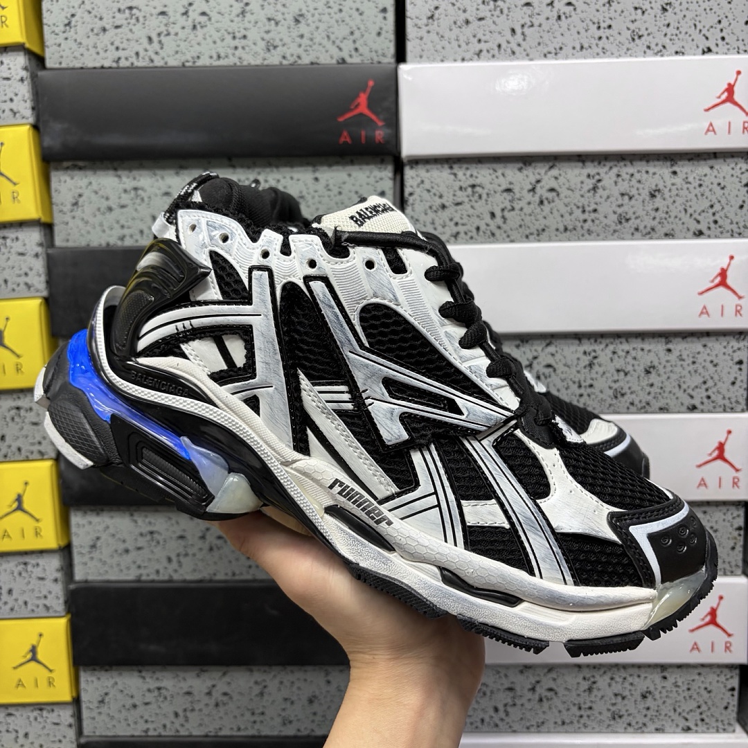 Balenciaga Runner LED 7 Gen - Image 4