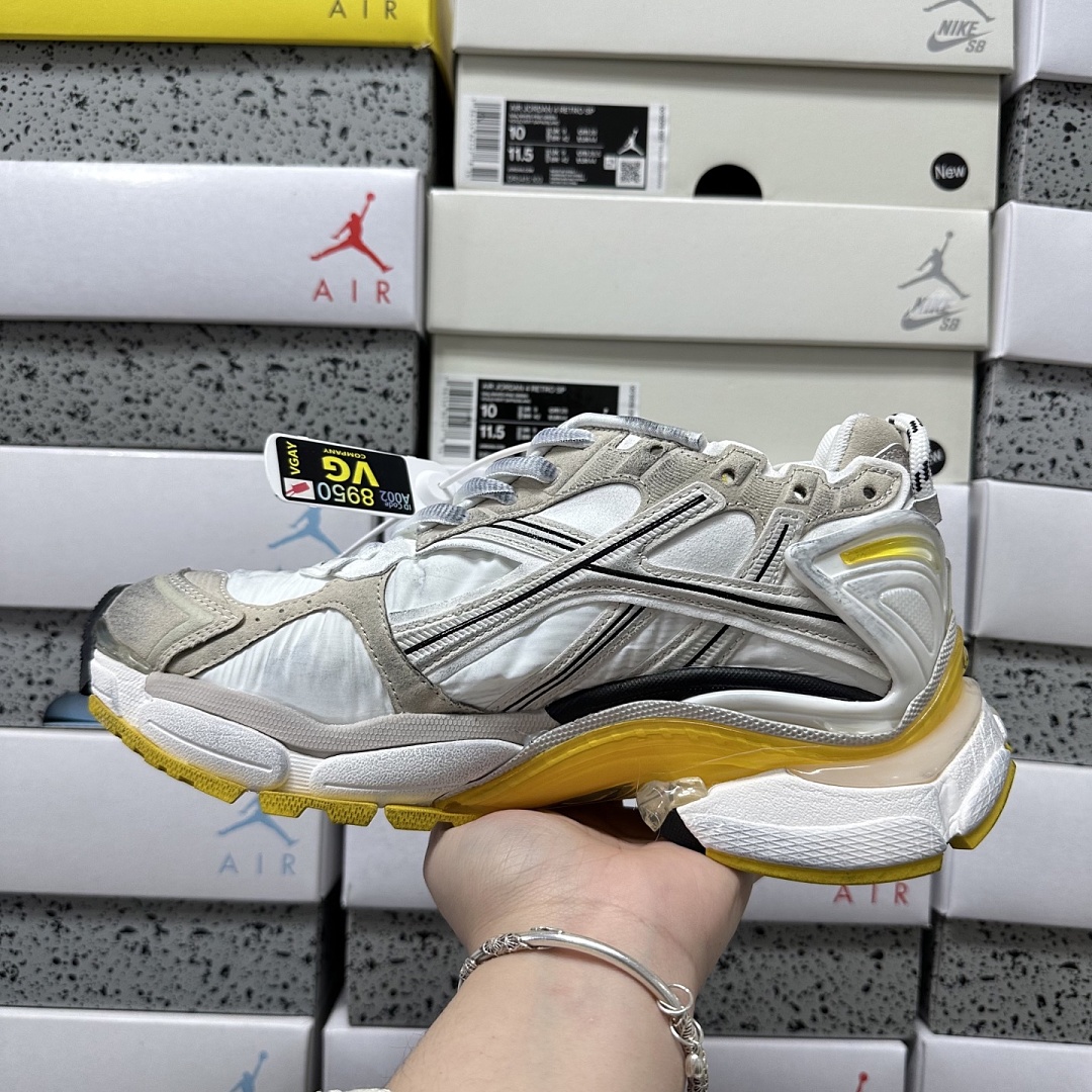 Balenciaga BLCG Runner - Image 13