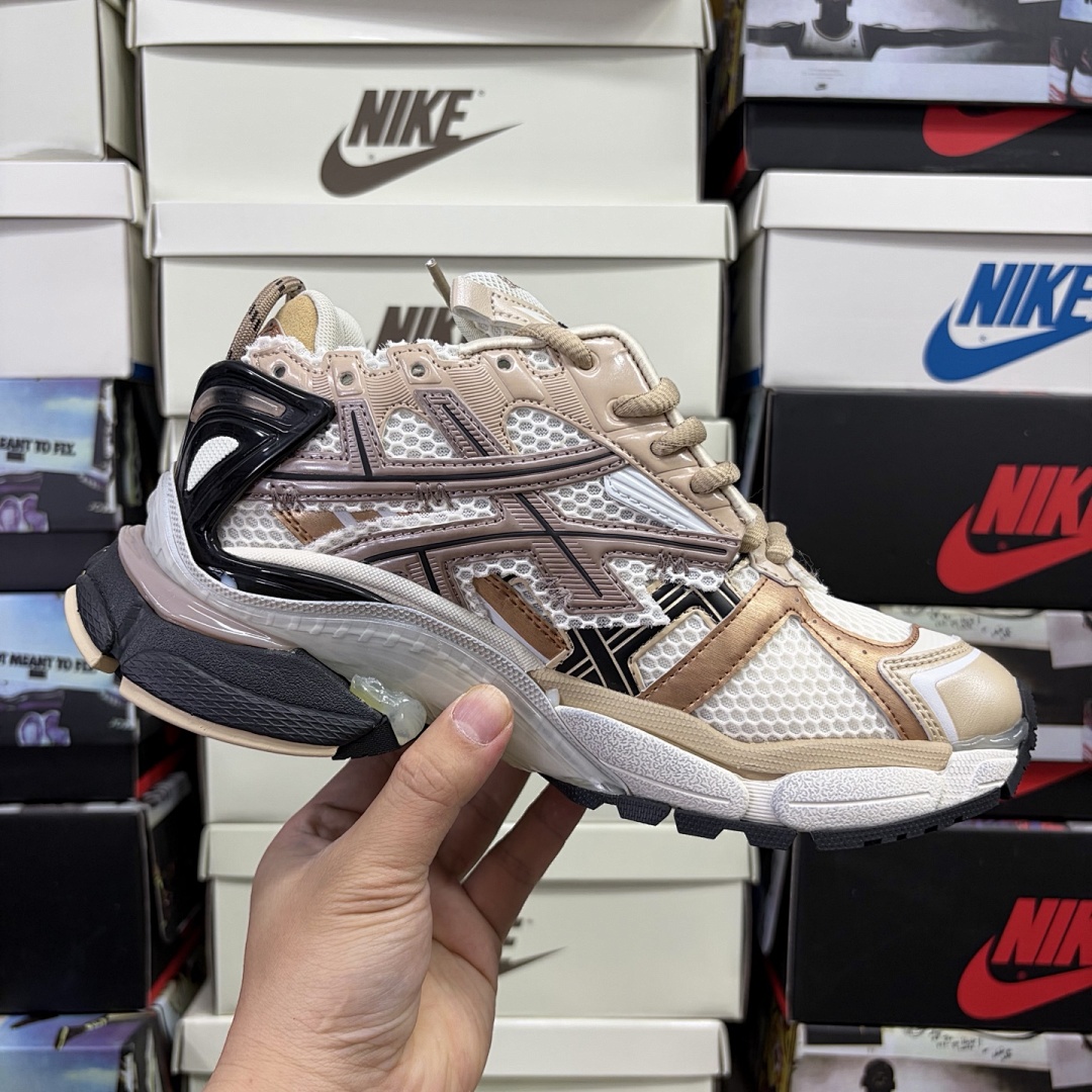 Balenciaga BLCG Runner7.0 - Image 71