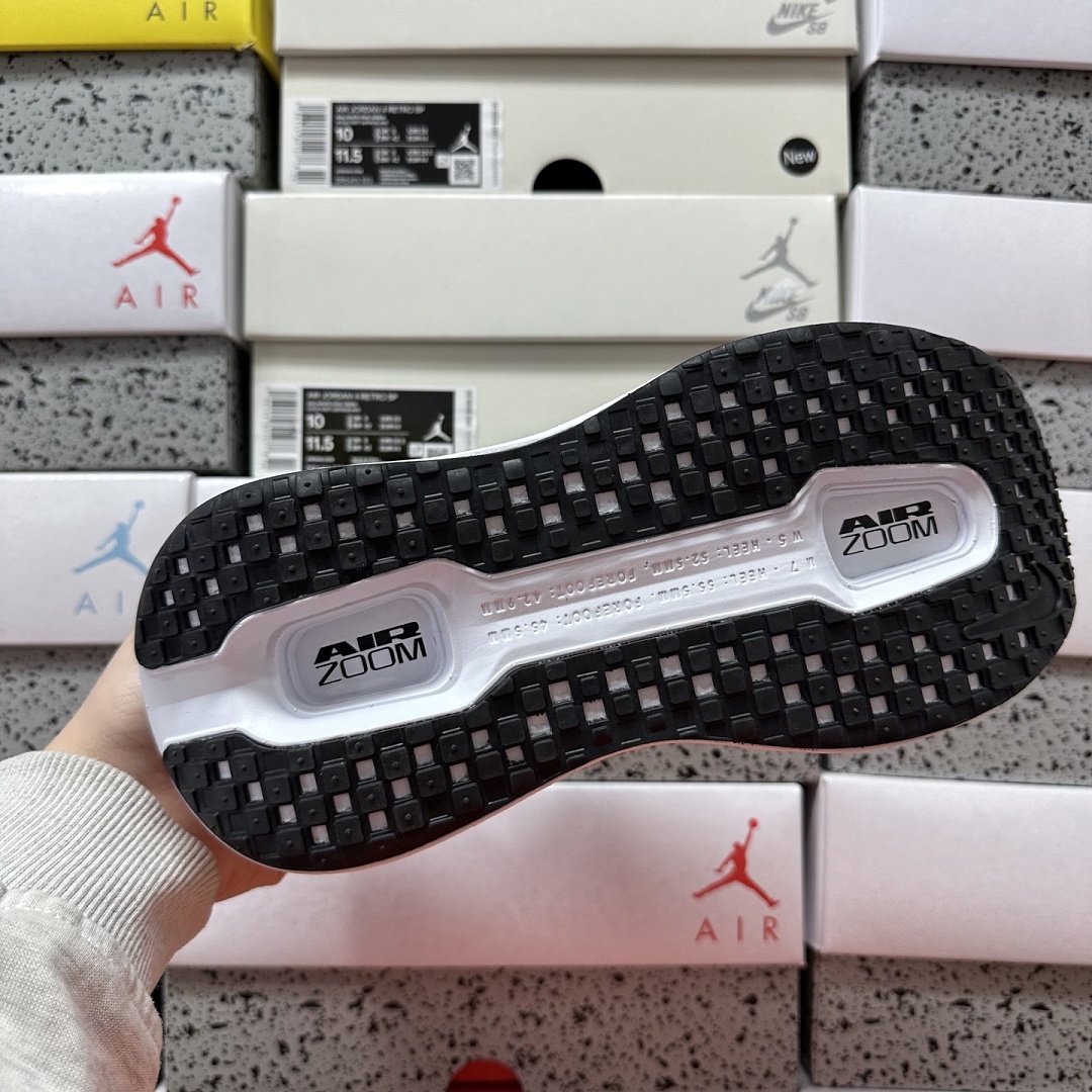 Nike Vomero Premium HM5973-400 - Image 8