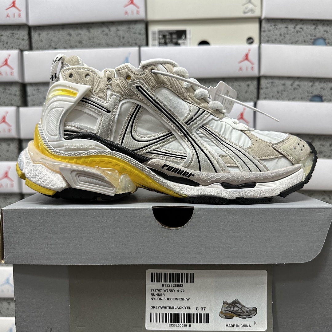 Balenciaga BLCG Runner - Image 19