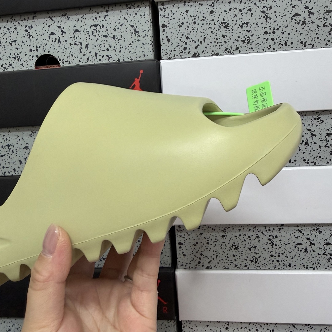 Adidas Slide/Foam Runner - Image 24