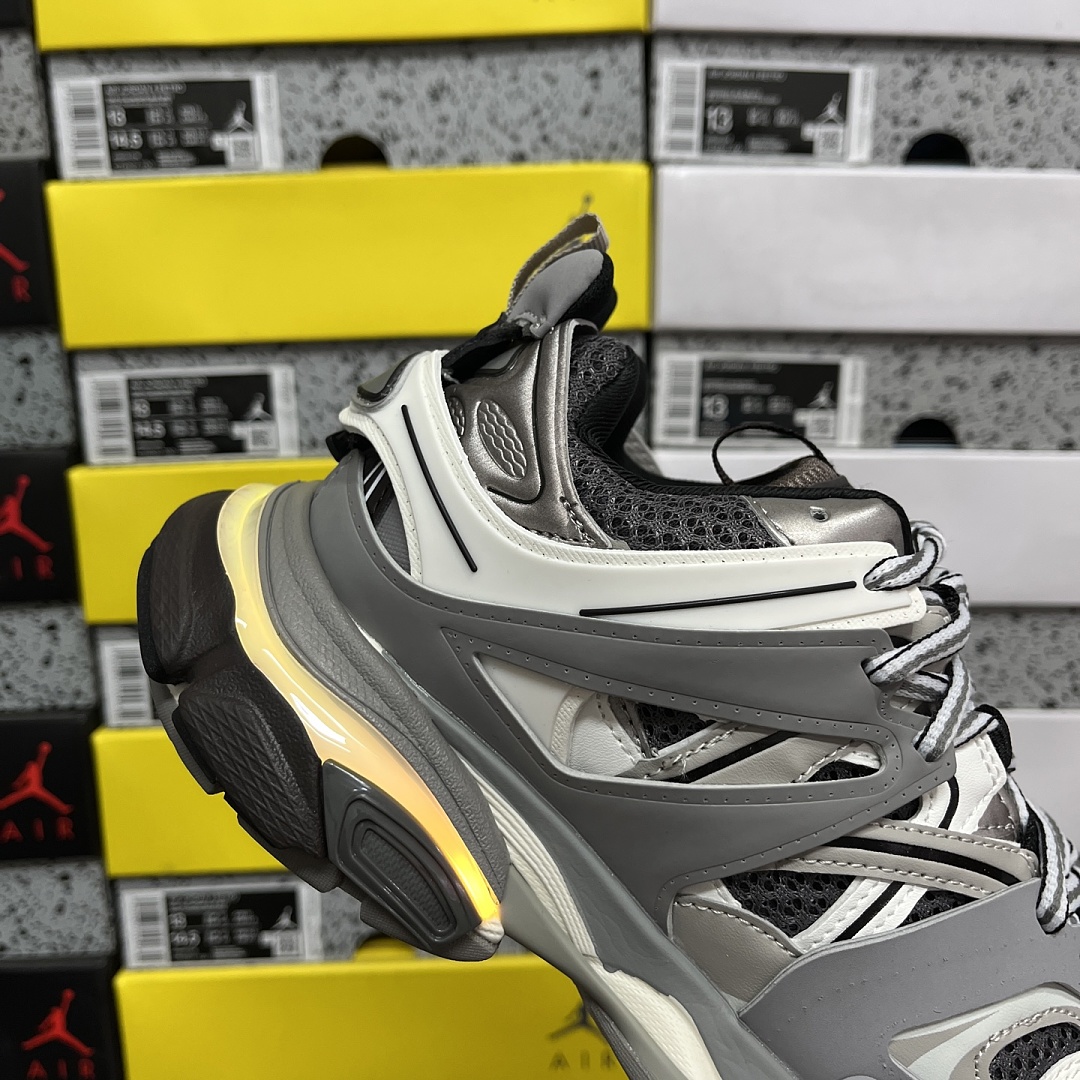 Balenciaga BLCG Track 3.0 Grey LED - Image 2